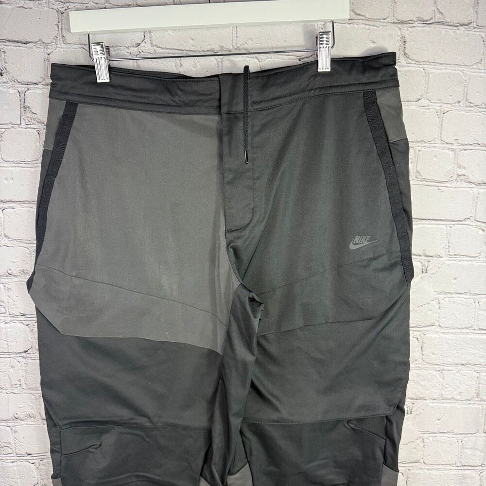 Nike Tech Pack Reflective Unlined Cargo Pants Size 34 Black Gray K - Picture 3 of 11